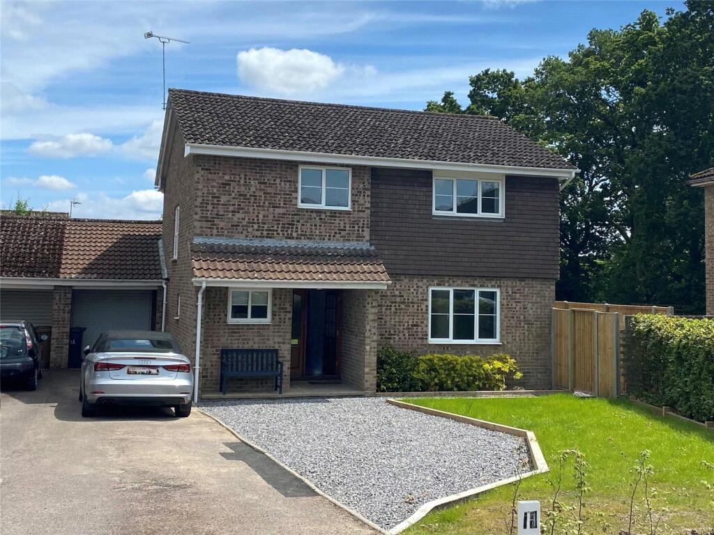 4 bedroom detached house for rent in Barnes Close, West Wellow, Romsey, Hampshire, SO51