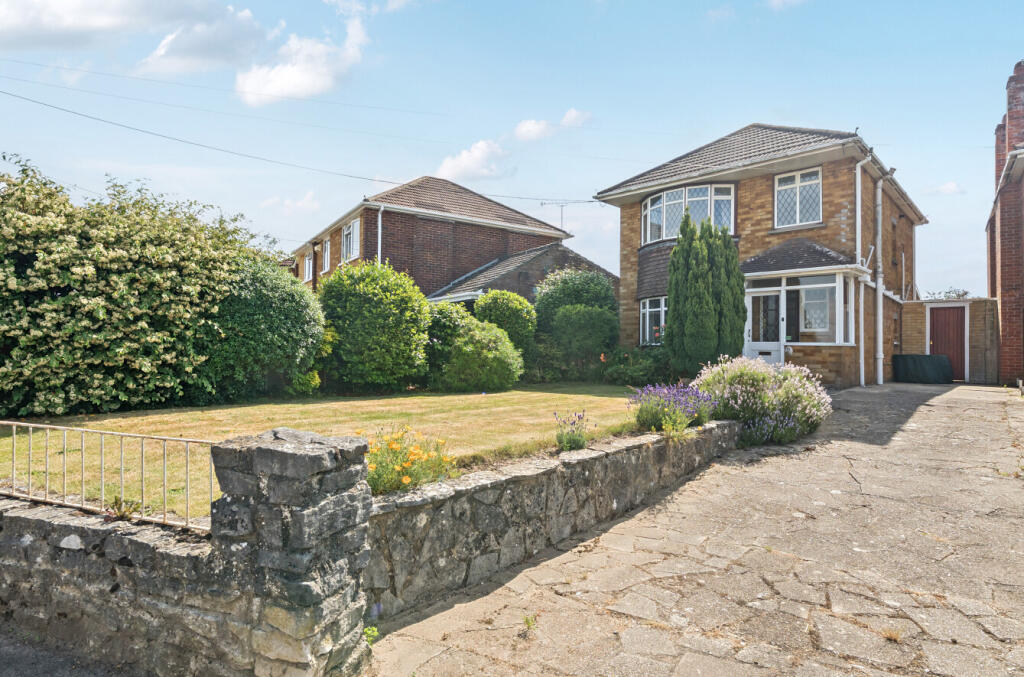 Main image of property: Testwood Lane, Totton, Southampton, Hampshire, SO40