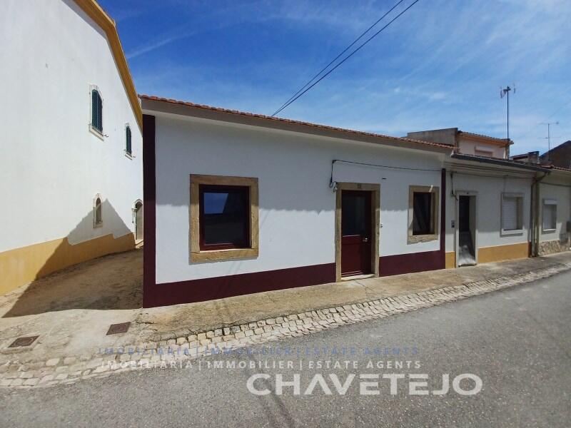 Main image of property: Ribatejo, Carregueiros