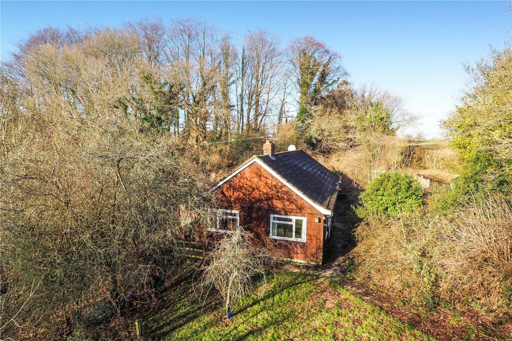 3 bedroom bungalow for sale in Empshott, Liss, Hampshire, GU33