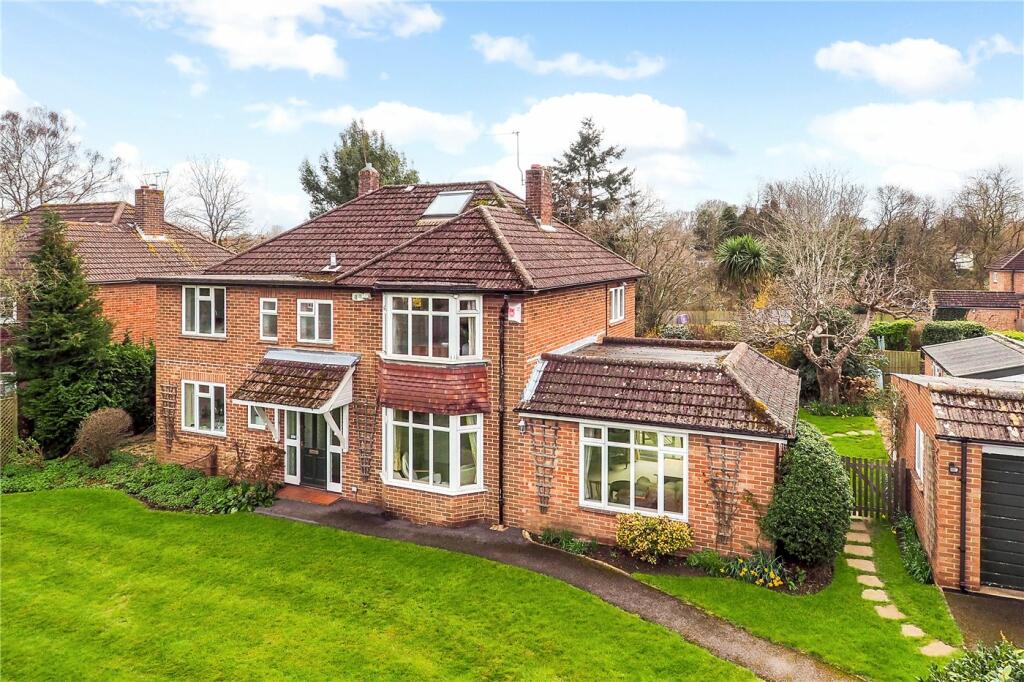 5 bedroom detached house for sale in Pulens Crescent, Petersfield