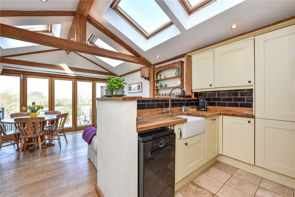 3 bedroom terraced house for sale in The Causeway, Petersfield