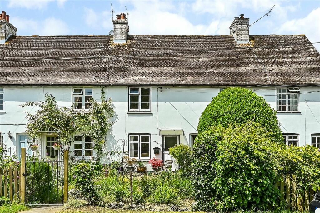 2 bedroom terraced house for sale in North Stroud Lane, Petersfield