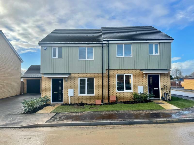 3 bedroom semidetached house for rent in Shropshire Gardens