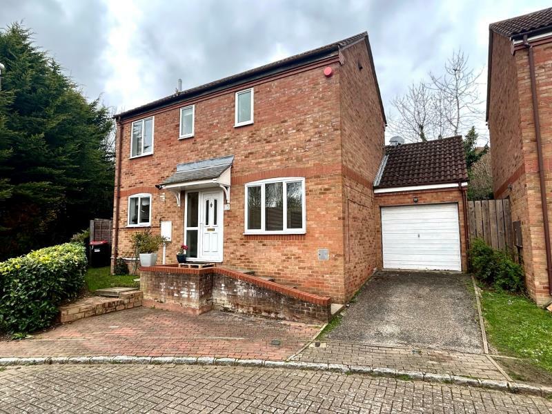3 bedroom detached house for rent in Atkins Close, Bradwell Village, MK13
