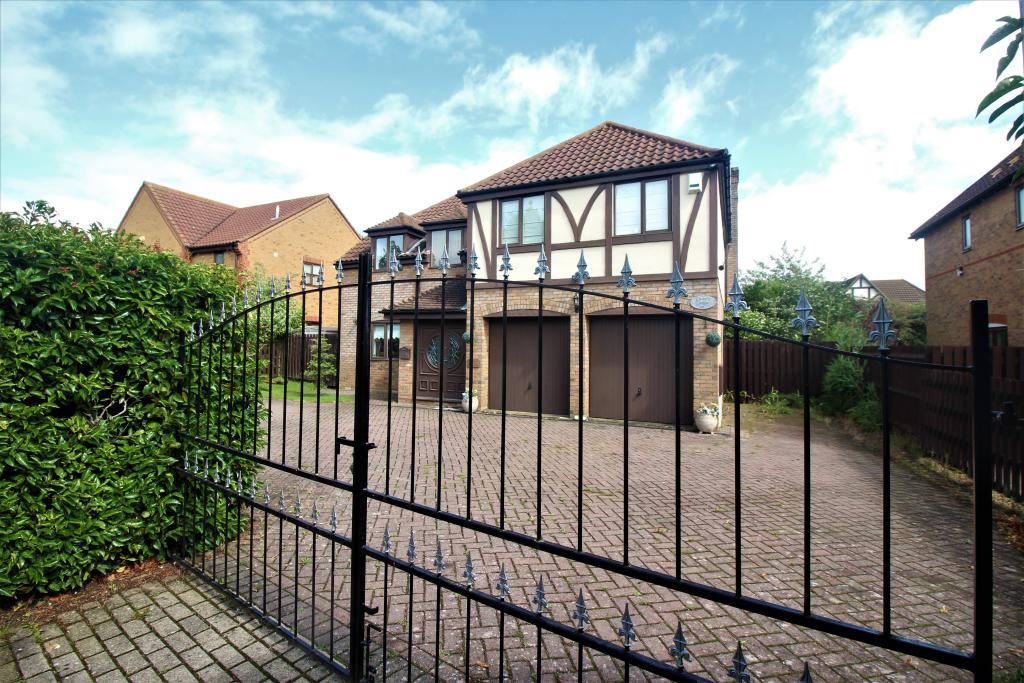 5 bedroom detached house for rent in Lynmouth Crescent, Furzton, MK4