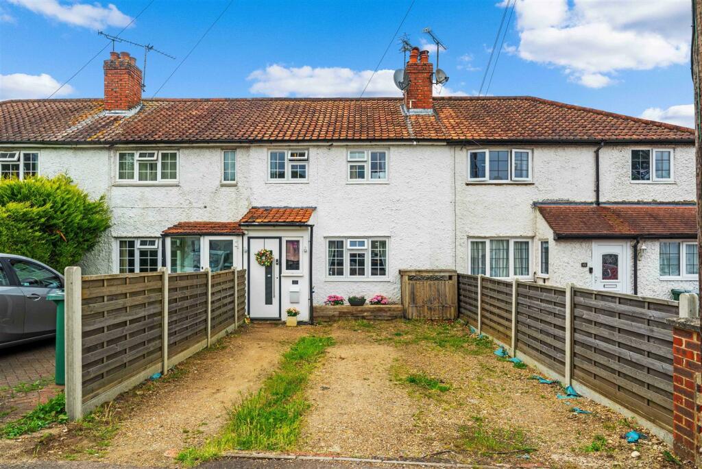 3 bedroom terraced house for sale in Beechen Lane, Lower Kingswood