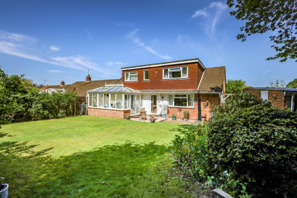 3 bedroom chalet for sale in Willow Road, Liss, Hampshire, GU33