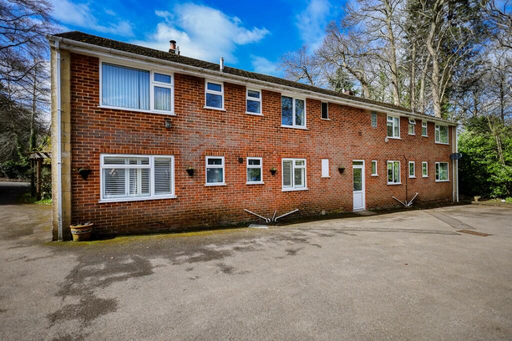 2 bedroom apartment for sale in Hill Brow Road, Liss, Hampshire, GU33
