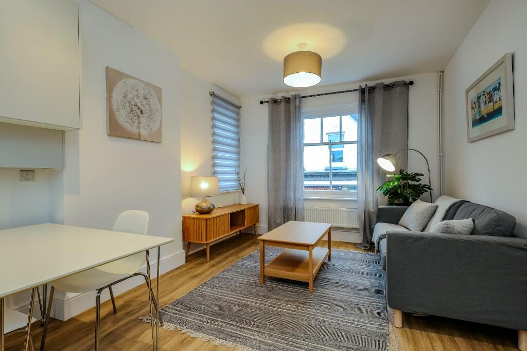 1 bedroom apartment for sale in Station Road, Liss, Hampshire, GU33