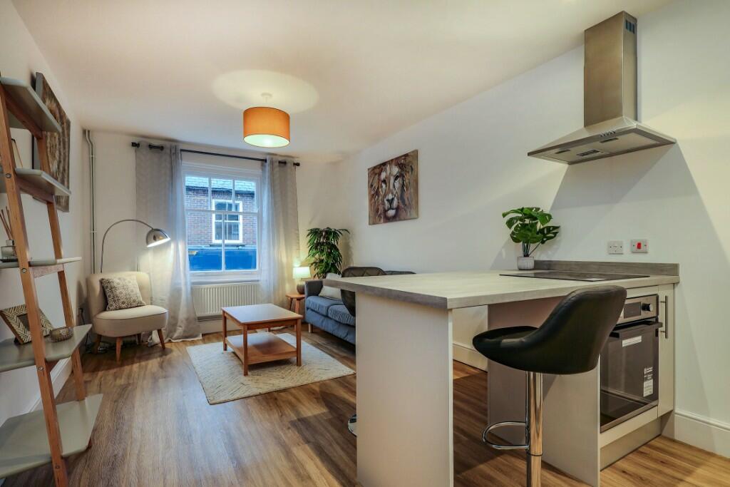 1 bedroom apartment for sale in Station Road, Liss, Hampshire, GU33