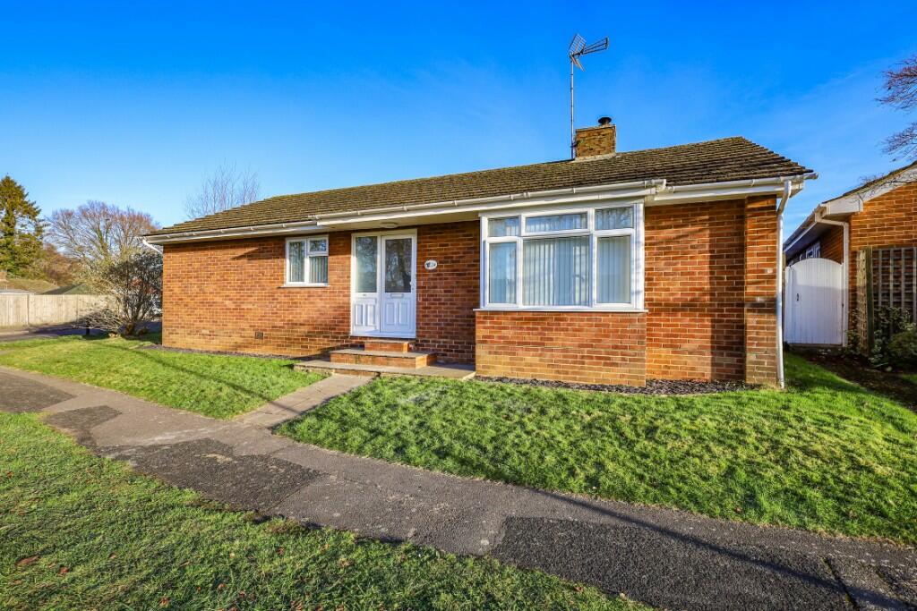 3 bedroom detached bungalow for sale in Patrick's Copse Road, Liss, GU33