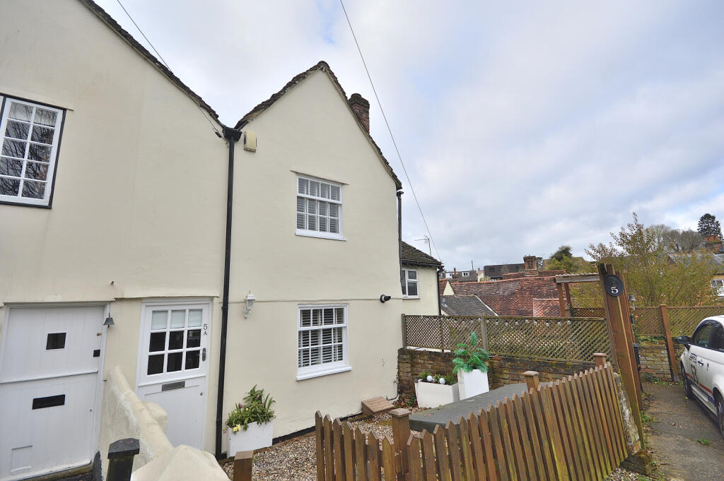 2 bedroom cottage for rent in Grove Hill, Stansted, Essex, CM24