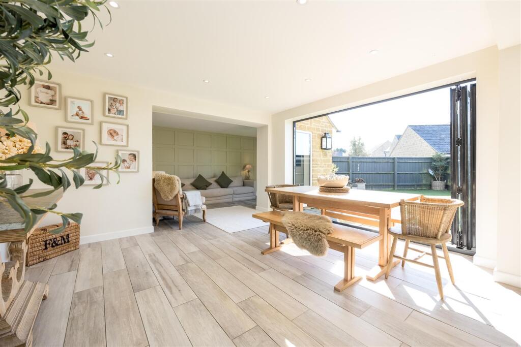 Main image of property: Roman Close, Kirtlington