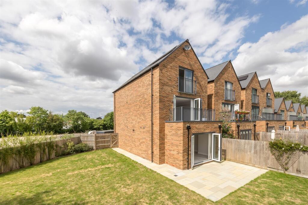 Main image of property: Mount Pleasant, Off Langford Lane, Kidlington