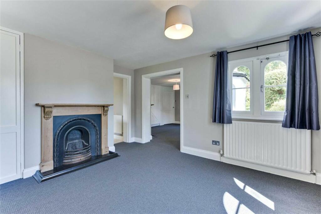 House to rent on Hanger Hill, Weybridge