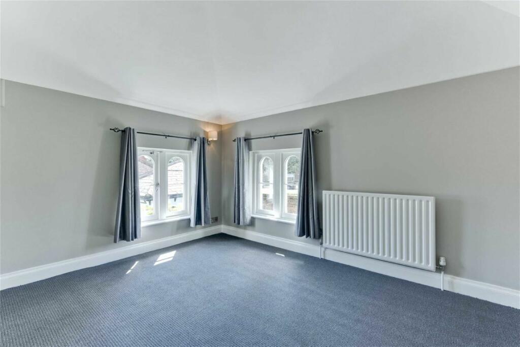 House to rent on Hanger Hill, Weybridge