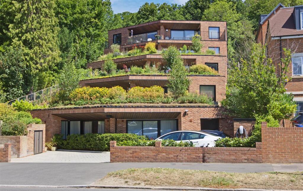 Main image of property: Green Valley Apartments, 3 Ballards Farm Road, South Croydon