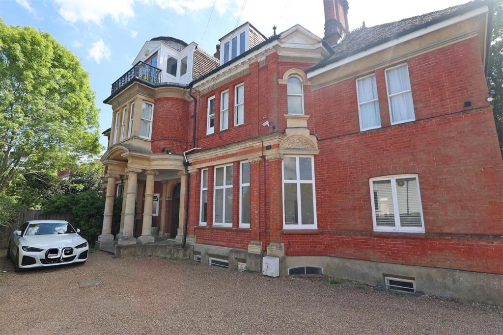 Main image of property: Sherwood Oaks, 13 Frensham Road, Kenley