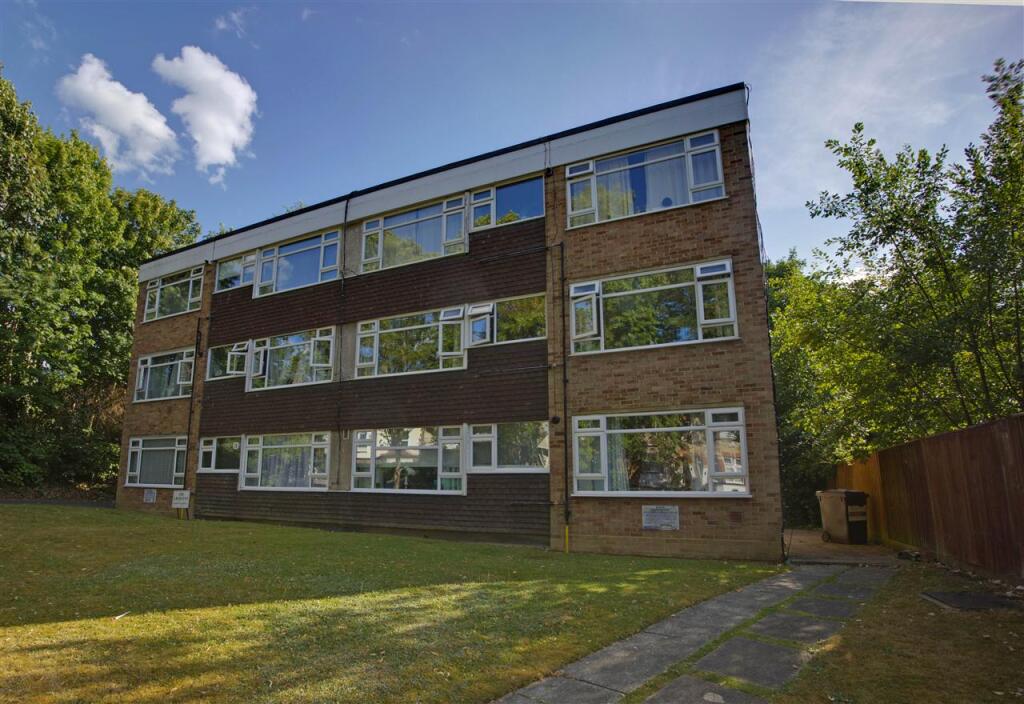 Main image of property: The Crescens, 120 Sanderstead Road, South Croydon