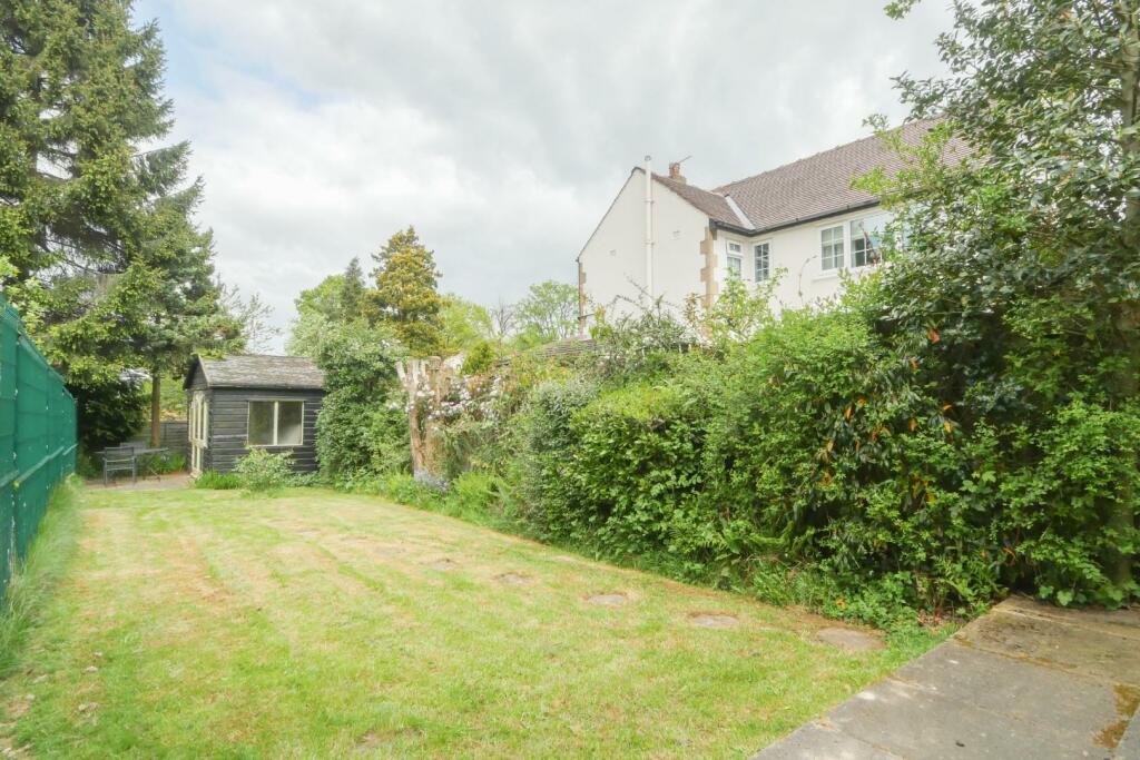 3 bedroom semidetached house for sale in Woodhall Park Grove, Woodhall