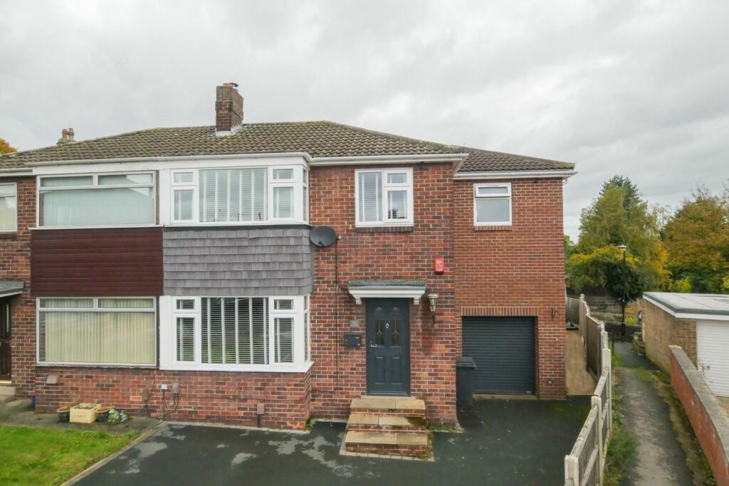 4 bedroom house for sale in Thornhill Grove, Calverley, Pudsey, LS28