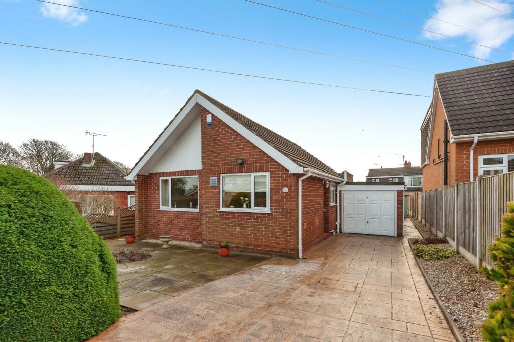 3 bedroom detached bungalow for sale in Beech Lees, Farsley, Pudsey, LS28