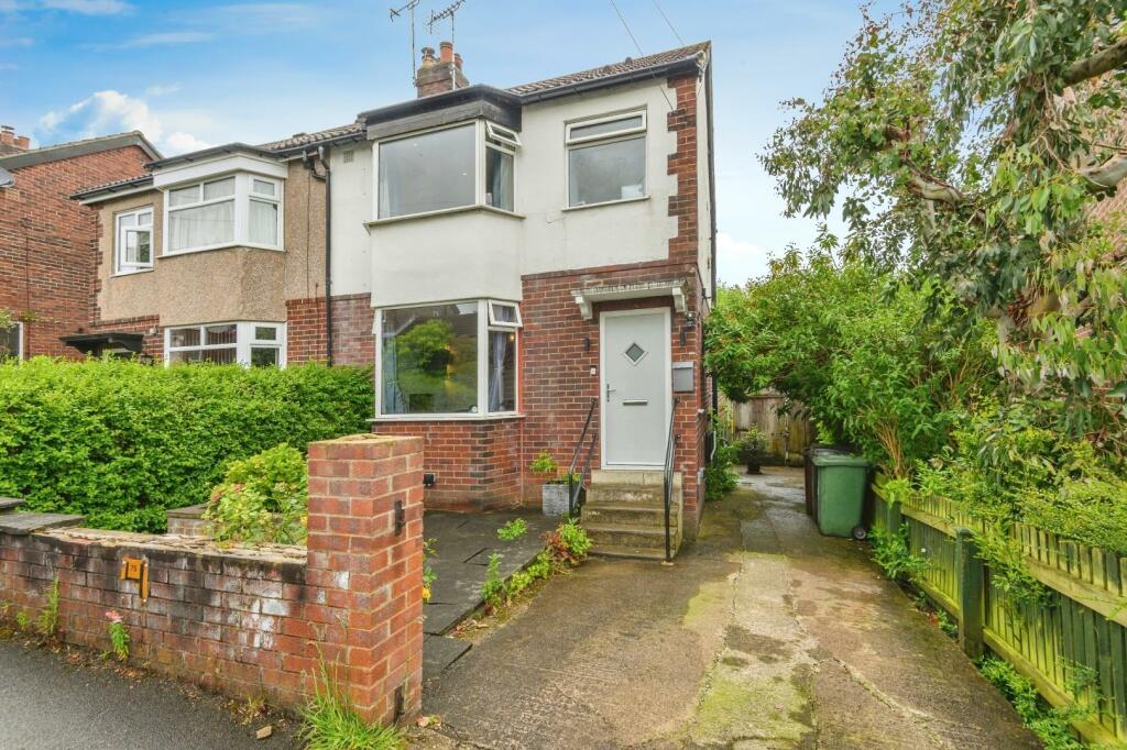 3 bedroom semidetached house for sale in Hawthorn Grove, Rodley, Leeds