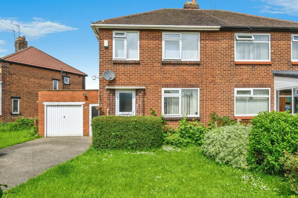 3 bedroom semidetached house for sale in Gotts Park Avenue, Armley
