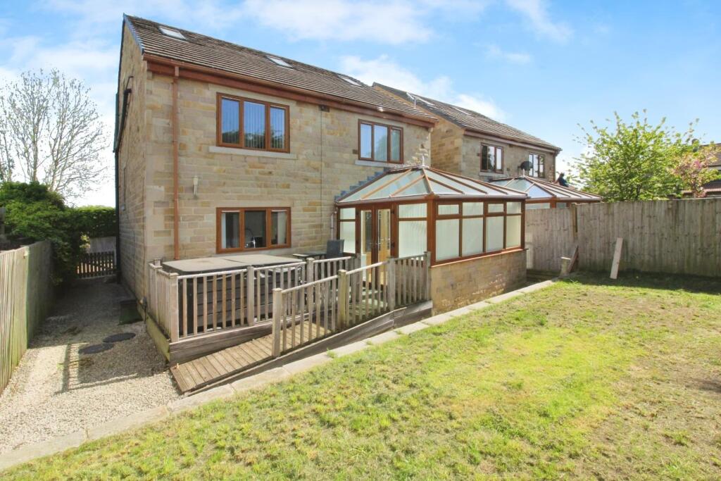 Main image of property: Calverley Fold, Pudsey