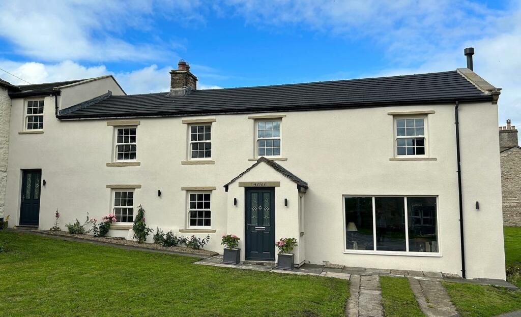 4 bedroom link detached house for sale in Aysgarth, Leyburn, DL8