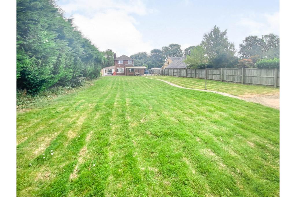 3 bedroom detached house for sale in Folksworth Road, Norman Cross