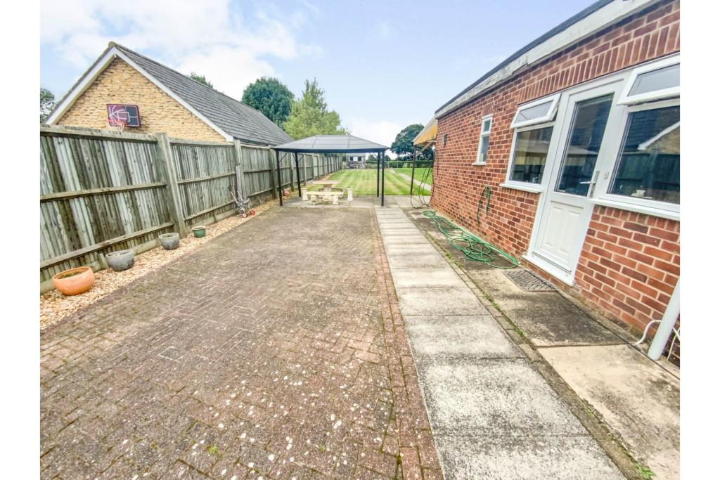 3 bedroom detached house for sale in Folksworth Road, Norman Cross