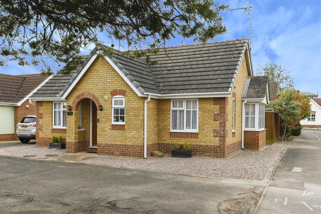 2 bedroom detached bungalow for sale in Malt Drive, Wisbech, PE14