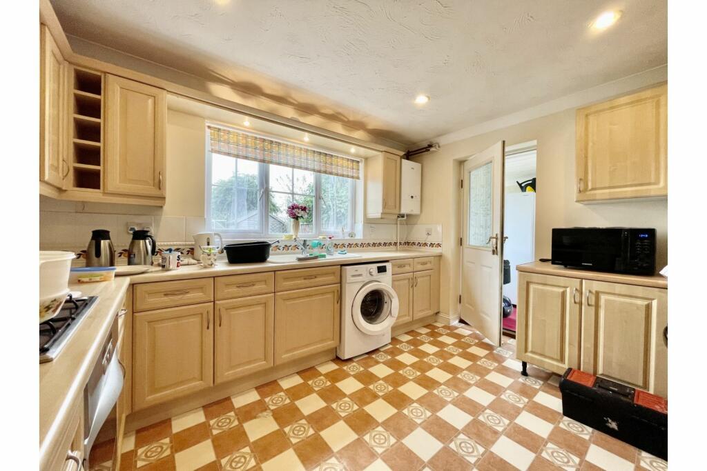 3 bedroom detached house for sale in Shearers Drive, Spalding, PE11