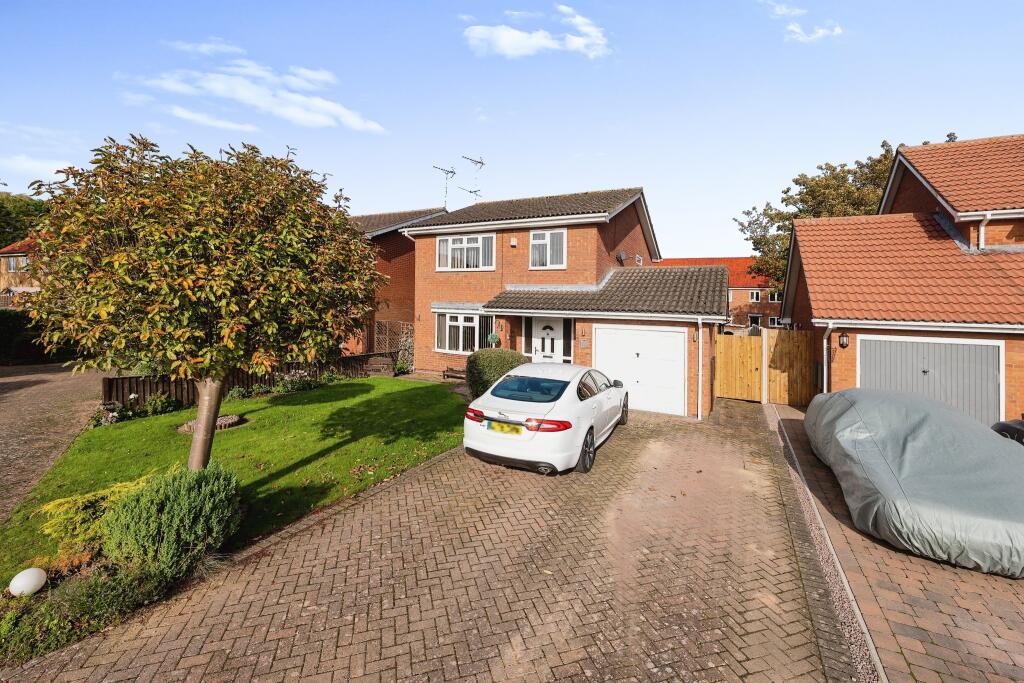 3 bedroom detached house for sale in Dovecotes, Spalding, PE11