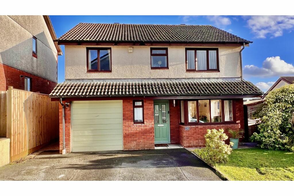 4 bedroom detached house for sale in Drovers Way, Ivybridge, PL21