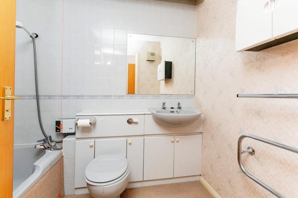 2 bedroom retirement property for sale in Magnolia Court, Horley, RH6