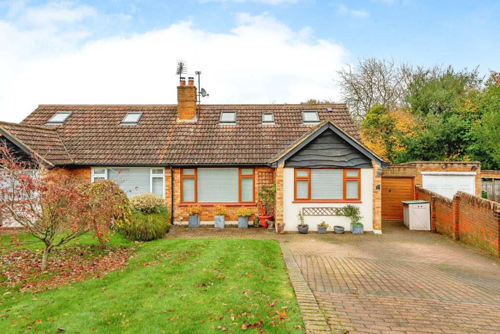 2 bedroom semidetached house for sale in Tilgate Common, Bletchingley