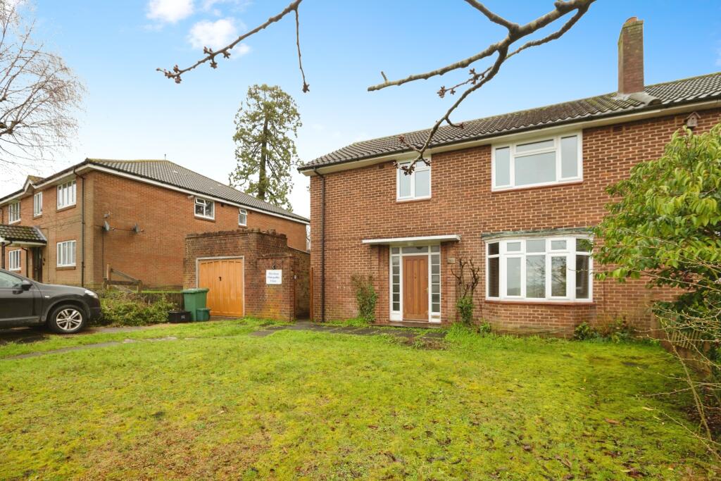 4 bedroom semidetached house for sale in Radstock Way, Redhill, RH1