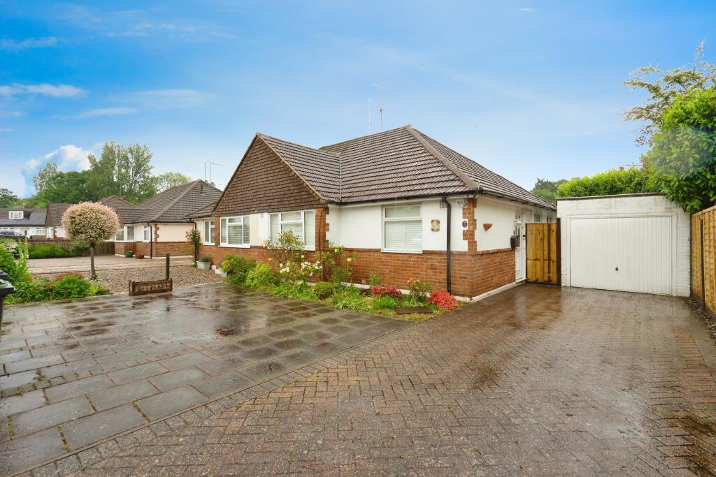 2 bedroom semidetached bungalow for sale in Ravenswood Road, Burgess