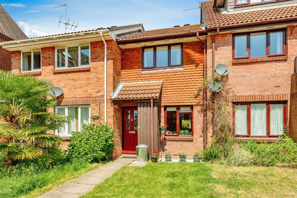 2 bedroom terraced house for sale in Manor Fields, Horsham, RH13