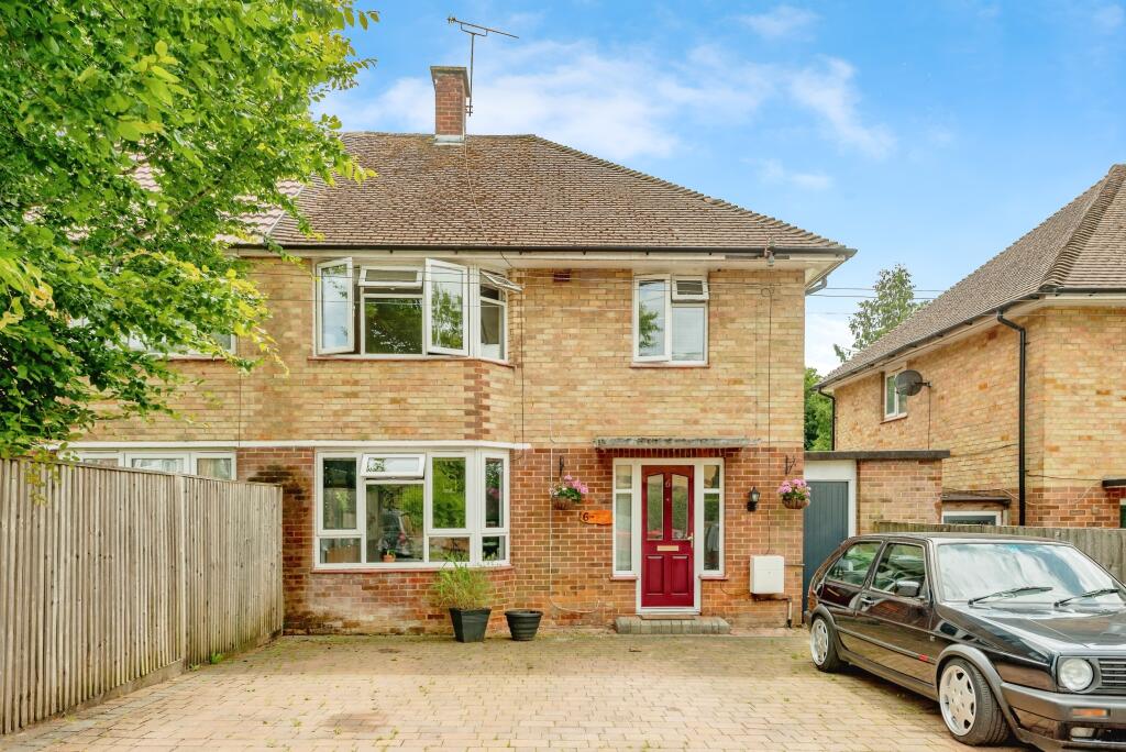 3 bedroom semidetached house for sale in Arbutus Road, Redhill, RH1