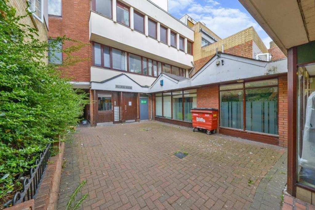 Studio flat for sale in Evron Place, Hertford, SG14