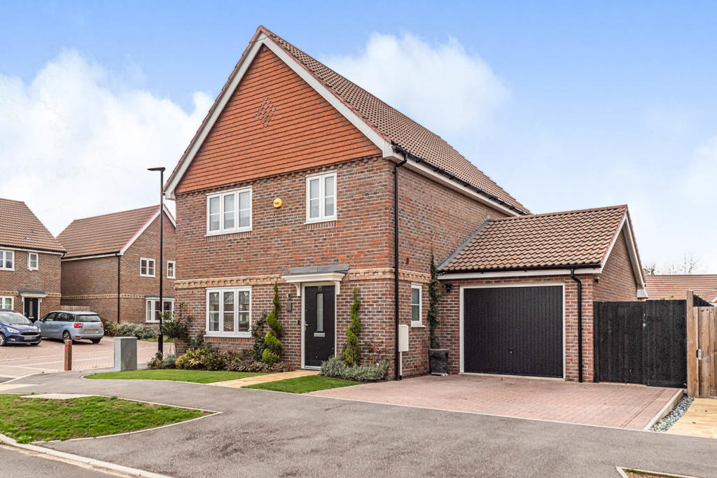 4 bedroom detached house for sale in The Pastures, Biggleswade, SG18