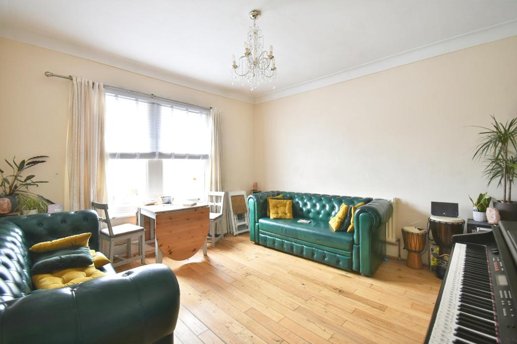 3 bedroom flat for sale in 8 Ringstead Road, Catford, Hither Green