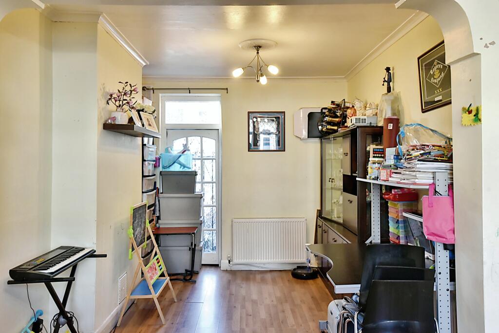 4 bedroom terraced house for sale in Kneller Road, London, SE4