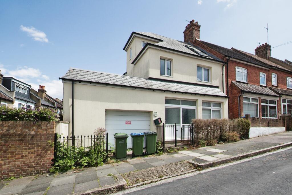 4 bedroom end of terrace house for sale in Pegwell Street, Plumstead
