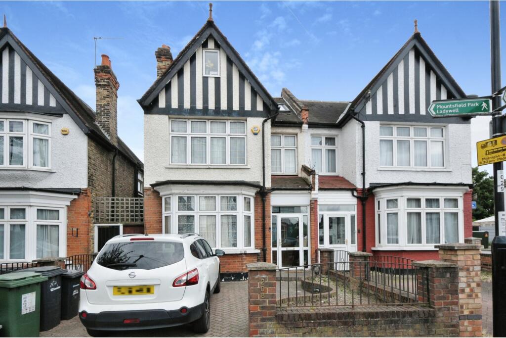 5 bedroom terraced house for sale in Bellingham Road, London, SE6