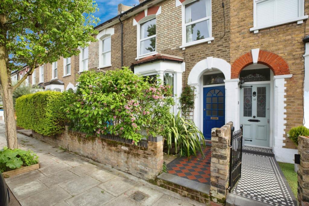 2 bedroom flat for sale in Wroxton Road, Nunhead, SE15
